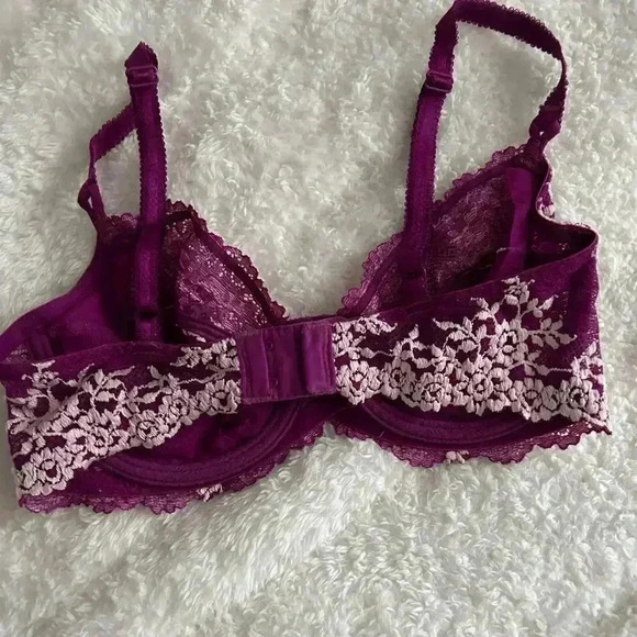 Gorgeous Wacoal Embrace Lace® Underwire Bra 32D - Picture 3 of 5